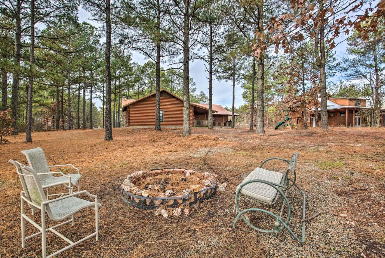 Broken Bow Cabin With Hot Tub And Deck - 4 Mi To Lake! Exterior photo